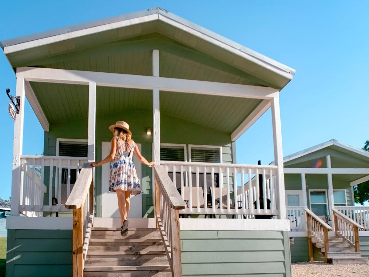 Отель Sun Retreats Texas Hill Country Нью Браунфелс Экстерьер фото