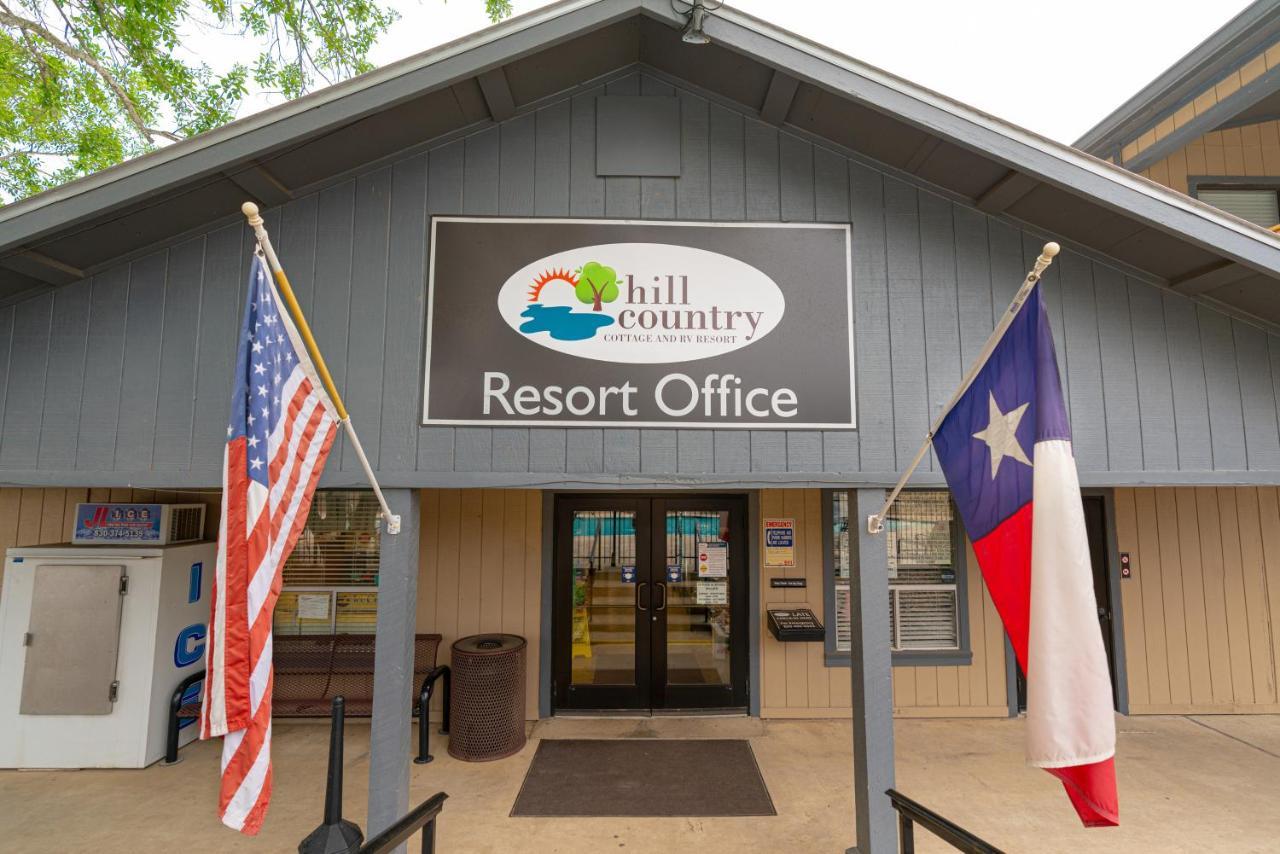 Отель Sun Retreats Texas Hill Country Нью Браунфелс Экстерьер фото