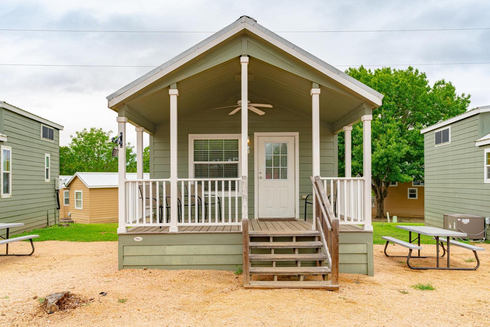 Отель Sun Retreats Texas Hill Country Нью Браунфелс Экстерьер фото