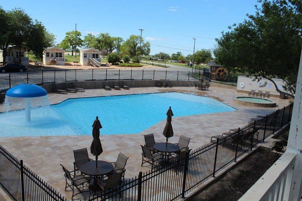 Отель Sun Retreats Texas Hill Country Нью Браунфелс Экстерьер фото