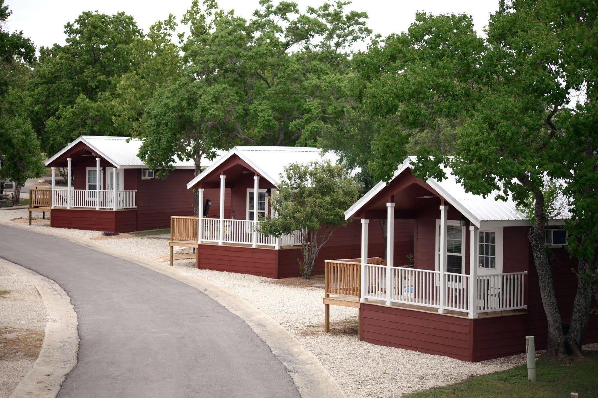 Отель Sun Retreats Texas Hill Country Нью Браунфелс Экстерьер фото